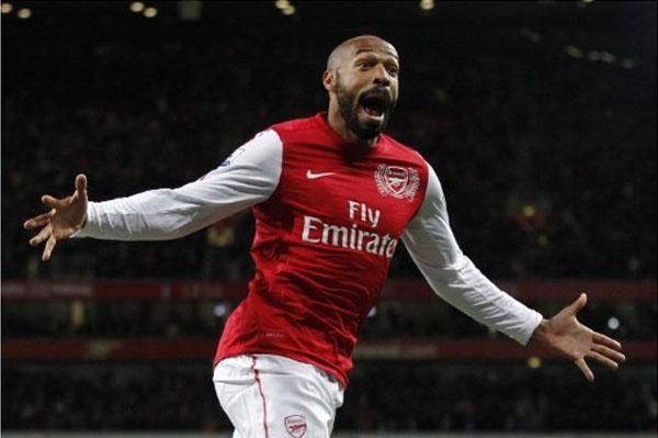 Henry tem retorno inesquec&iacute;vel e marca gol da classifica&ccedil;&atilde;o do Arsenal