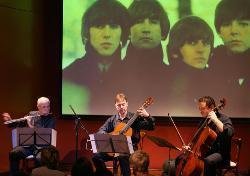 Trio faz apresenta&ccedil;&atilde;o &uacute;nica no Teatro Carlos Carvalho 