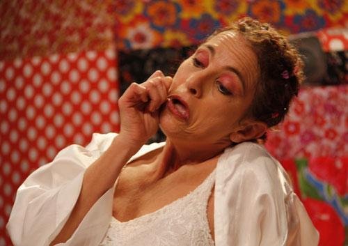 Deborah Finocchiaro protagoniza Pois &eacute;, Vizinha