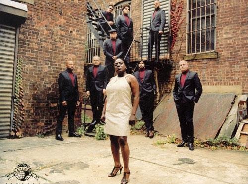 Banda Sharon Jones & The Dap-Kings &eacute; de Nova Iorque