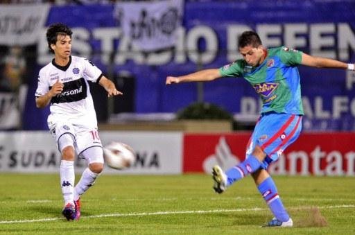 Lisandro Lopez (&agrave; direita) foi descartado por Giovanni Luigi