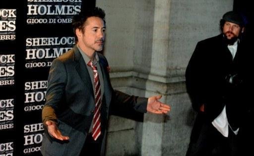 Robert Downey Jr. interpreta novamente Sherlock Holmes