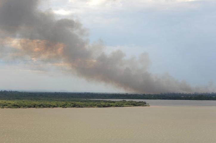 Inc&ecirc;ndio de grande propor&ccedil;&otilde;es atinge &aacute;rea de mata na Ilha das Flores