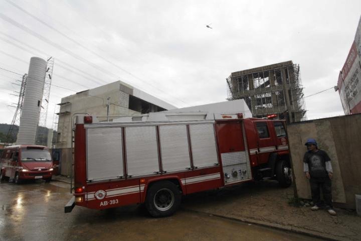 Um homem morreu e 11 pessoas ficaram feridas no desabamento da laje de um pr&eacute;dio em constru&ccedil;&atilde;o 
