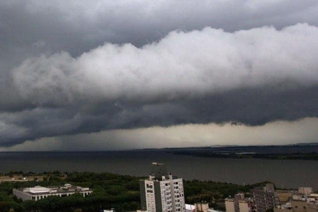 Porto Alegre j&aacute; registrou chuva forte no final da tarde de quinta