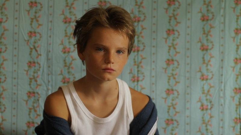Garota passa por menino no filme Tomboy