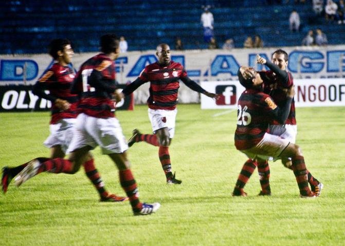Bottinelli marcou o &uacute;nico gol da vit&oacute;ria sobre o Londrina