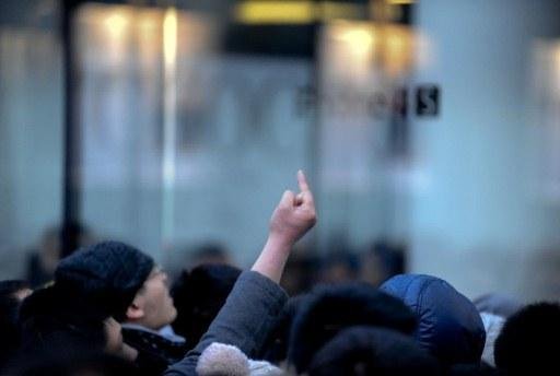 Milhares de pessoas esperavam para comprar novo smartphone da Apple