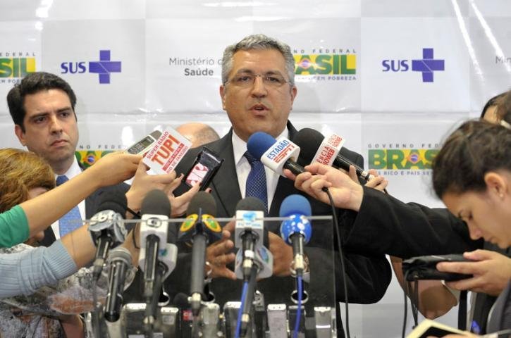 Ministro disse que caso de rompimento pressup&otilde;e risco claro &agrave; sa&uacute;de