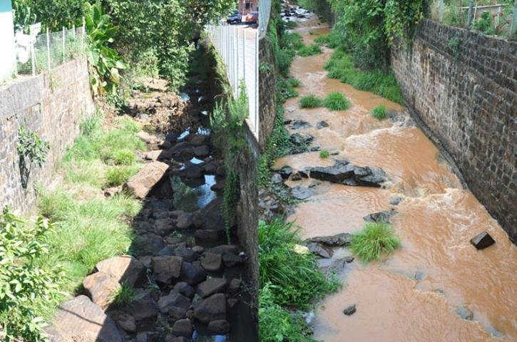 Fotos de ontem e hoje mostram efeito da chuva no rio Agulha