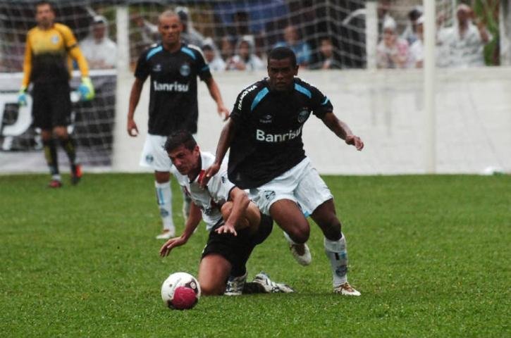 Fernando disse que Caio J&uacute;nior que um estilo de jogo mais moderno