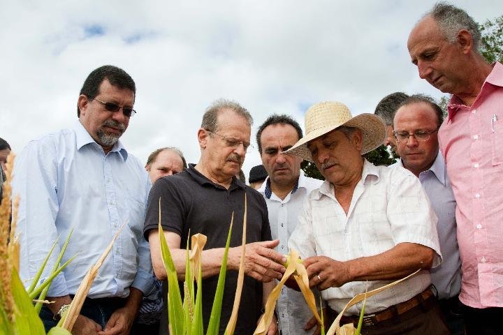 Governador visita propriedade afetada pela seca