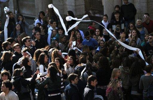Indignados de v&aacute;rios pa&iacute;ses se manifestam no Vaticano