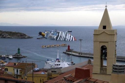 Dos cinco mortos se sabe at&eacute; o momento que dois eram turistas franceses e um tripulante peruano. 