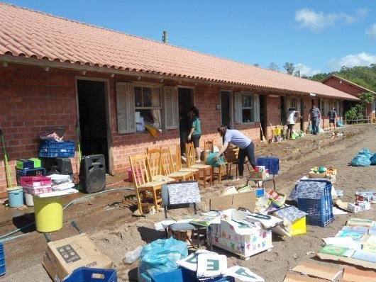 &Aacute;gua invadiu a prefeitura de Cara&aacute;