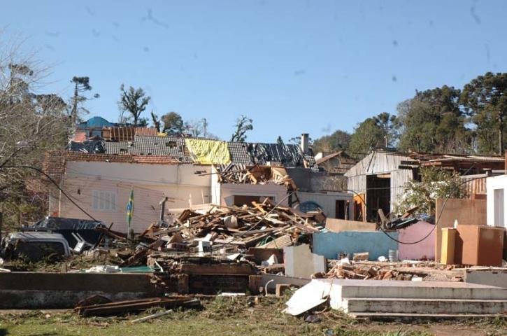 Tornado atingiu a cidade em julho de 2010