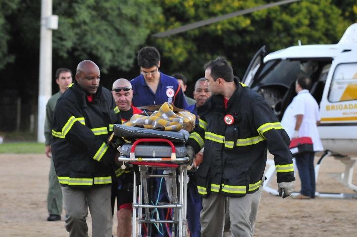 Crian&ccedil;a &eacute; trazida de helic&oacute;ptero ao HPS ap&oacute;s atropelamento no Litoral