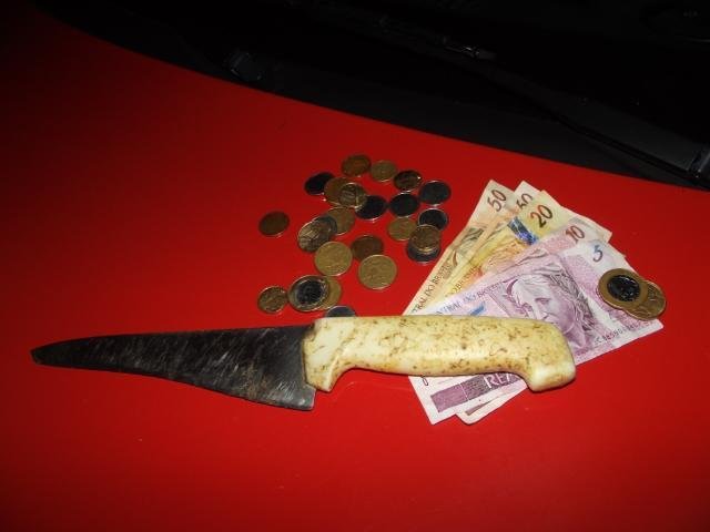 Com o suspeito foram encontrados os documentos do taxista