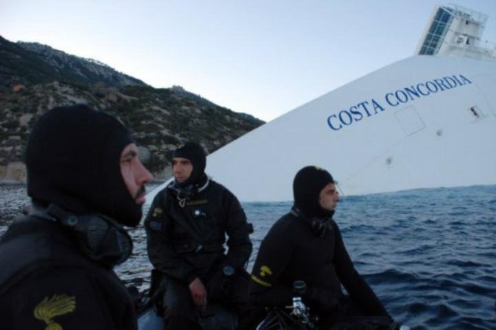 Buscas foram suspensas ap&oacute;s embarca&ccedil;&atilde;o se movimentar