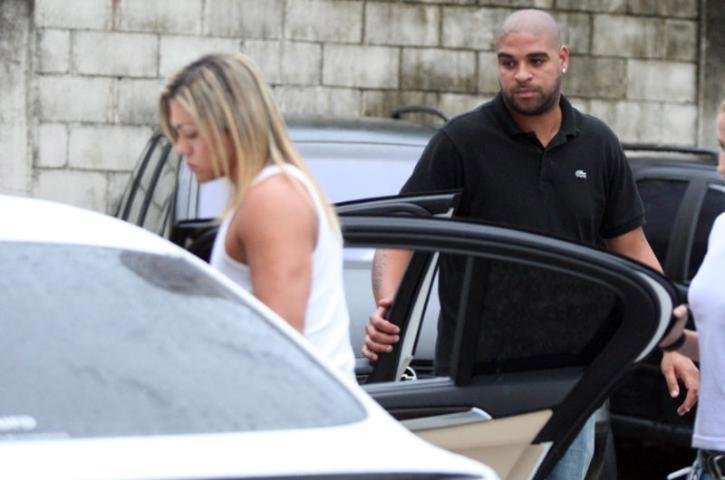 Pol&iacute;cia absolve Adriano em caso de disparo acidental