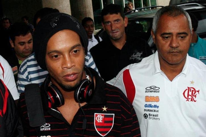 Relacionamento entre Ronaldinho e treinador est&aacute; bastante desgastado