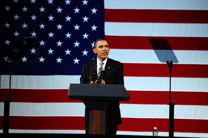 Barack Obama surpreende e canta Let&rsquo;s Stay Together em p&uacute;blico