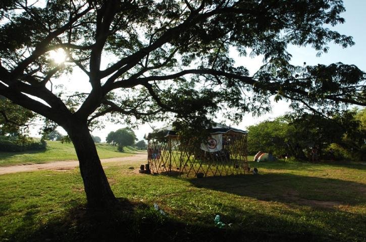Acampadas h&aacute; duas semanas, pessoas de todo o Brasil, Uruguai, Argentina e El Salvador aguardam o in&iacute;cio do F&oacute;rum