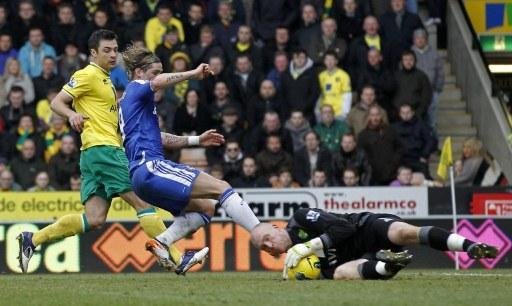 Torres vai mal e Chelsea s&oacute; empate com Norwich