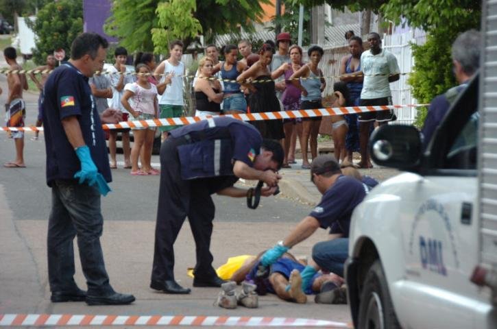 Homem &eacute; morto a facadas na zona Sul da Capital