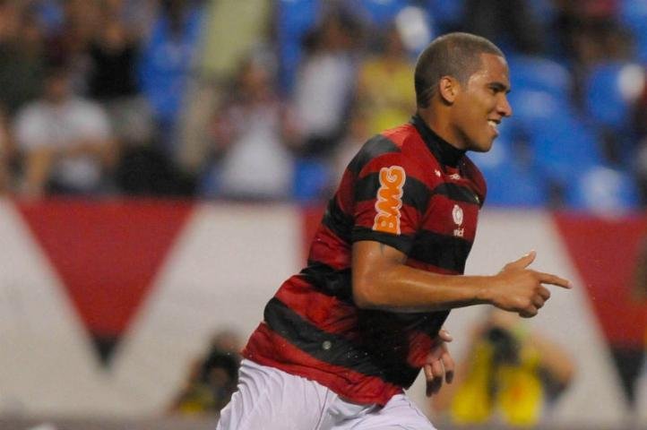 Jael comemora gol pelo Flamengo