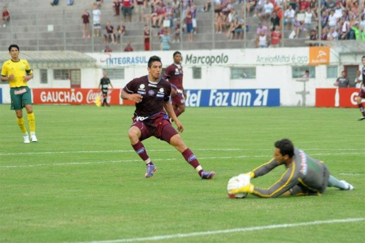 Caxias estreia no Gauch&atilde;o com vit&oacute;ria sobre o Ypiranga