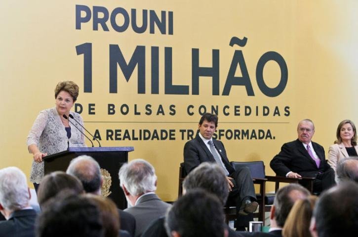 Dilma defende Enem e ProUni na despedida de Haddad