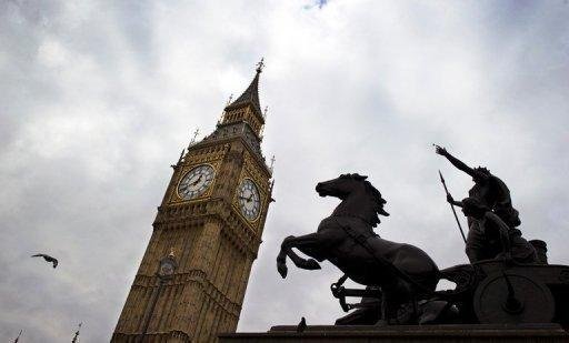 Pr&eacute;dio do Big Ben se inclina como Pisa