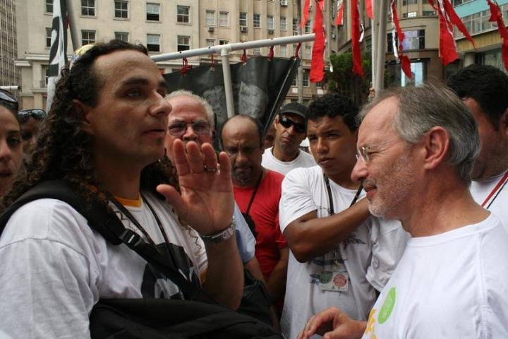 Manifestantes reivindicam que 7% de aumento &eacute; um absurdo