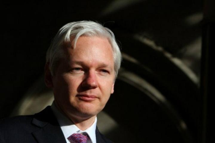 Julian Assange promete muita pol&ecirc;mica em seu talk-show