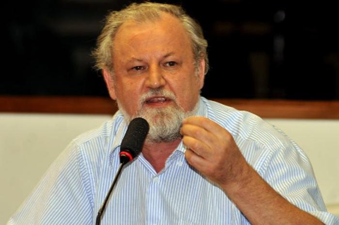 L&iacute;der do MST, Jo&atilde;o St&eacute;dile disse que Rio+20 vai ser &ldquo;teatrinho governamental&rdquo;