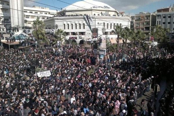 Imagem amadora mostra protesto por morte de 12 manifestantes