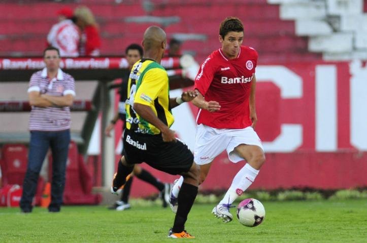 T&eacute;cnico minimizou derrota e disse que foco est&aacute; no lan&ccedil;amento de novos jogadores