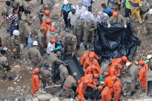 Bombeiros informaram que 80% dos escombros j&aacute; foram vasculhados