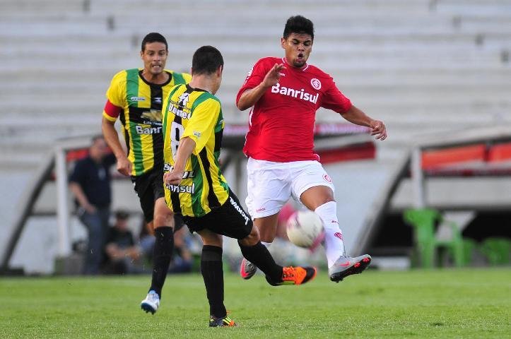 Lima foi autor do gol de falta na derrota para o Cer&acirc;mica