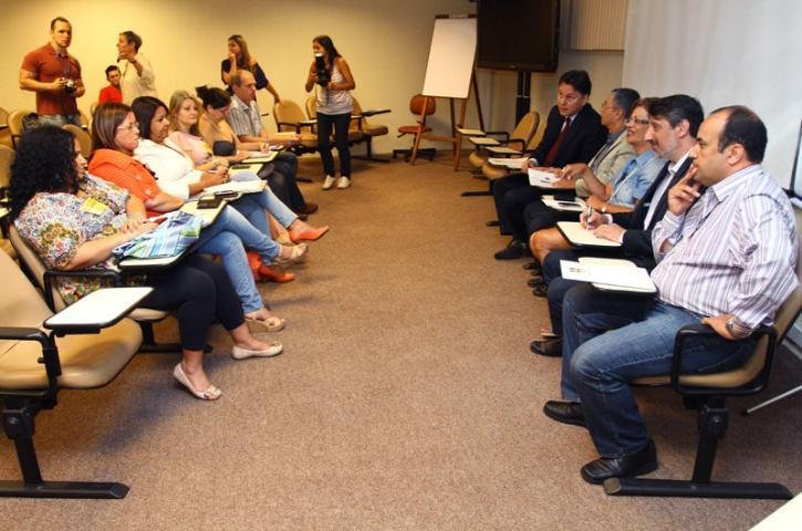 Governo ofereceu reajuste de 23,5% em reuni&atilde;o com a dire&ccedil;&atilde;o do Cpers