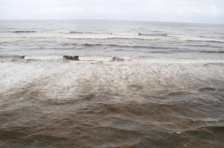 Vento e correntes mar&iacute;timas podem levar o petr&oacute;leo a balne&aacute;rios mais ao Norte de Tramanda&iacute;