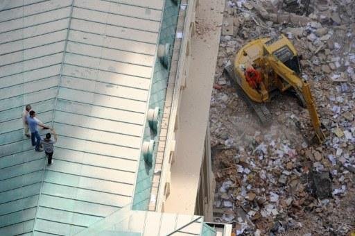 Equipes de salvamento seguem com as buscas no Rio