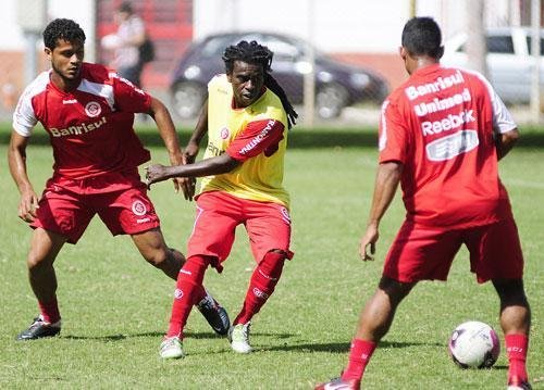 Confronto conta o Veran&oacute;polis marca a volta de Tinga