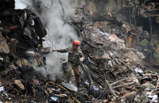 Bombeiros buscam desaparecidos ap&oacute;s trag&eacute;dia no Rio