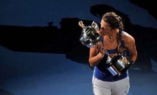 Azarenka bate Sharapova e fatura o Aberto da Austr&aacute;lia