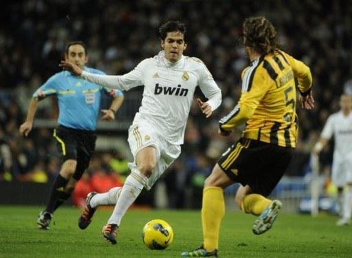 Kak&aacute; marcol gol diante do Zaragoza