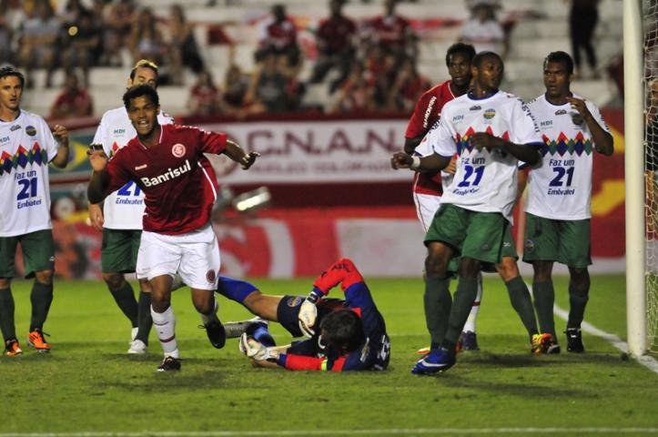 Elton marcou o terceiro do Inter