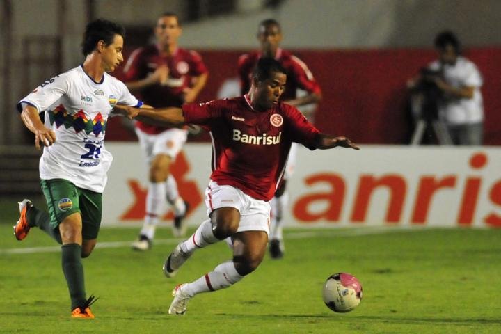 Atacante marcou o primeiro gol com a camisa do Inter contra o Veran&oacute;polis