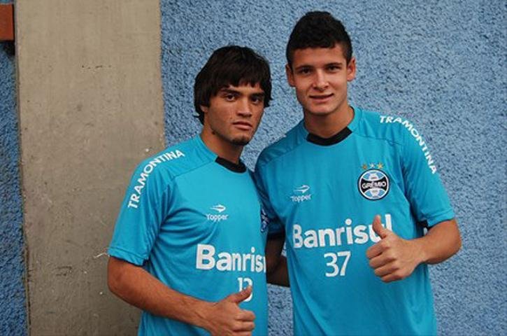 Volante Misael (esquerda) &eacute; a novidade no treino do Gr&ecirc;mio